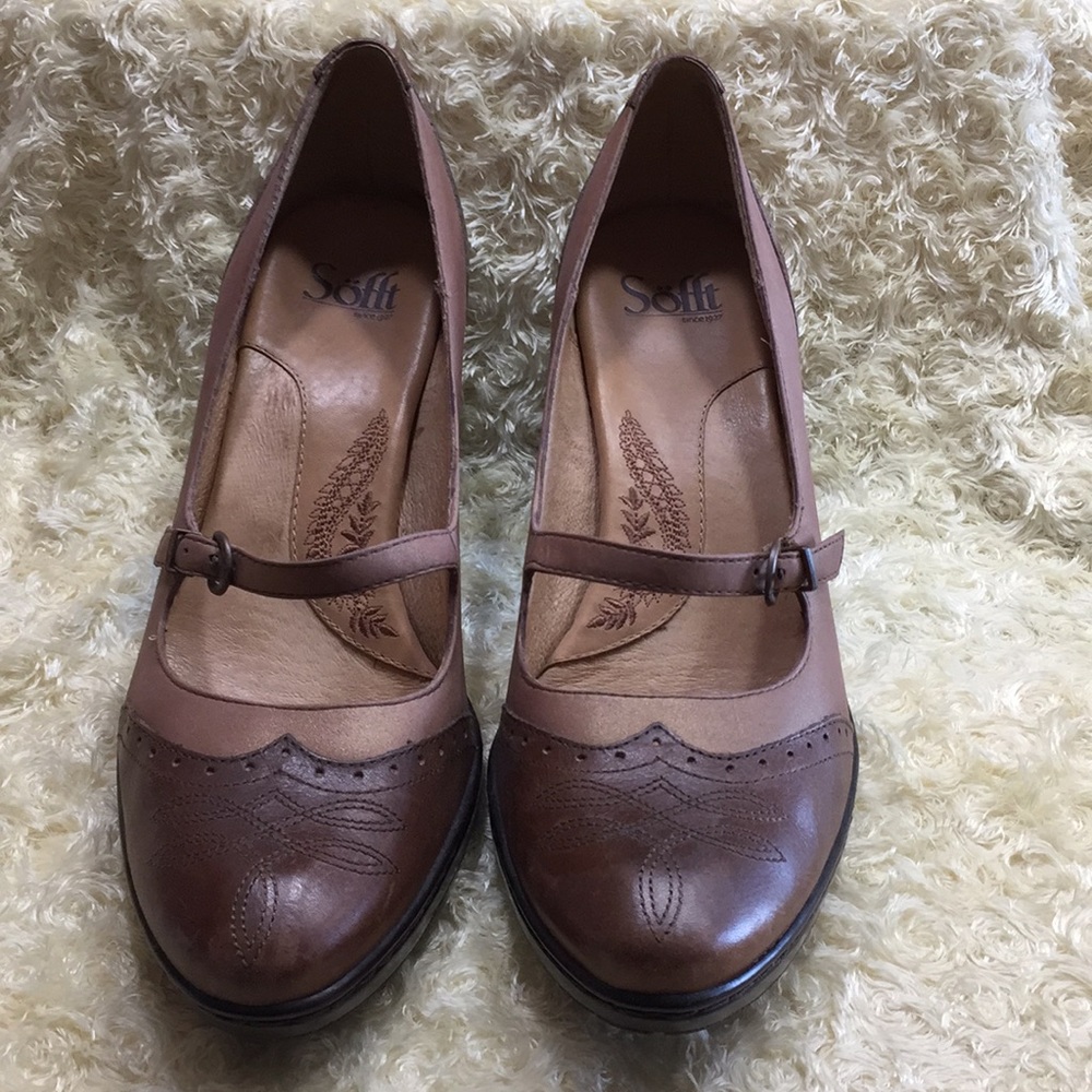 Sofft stacked 2 1/2” heel w/ stitching